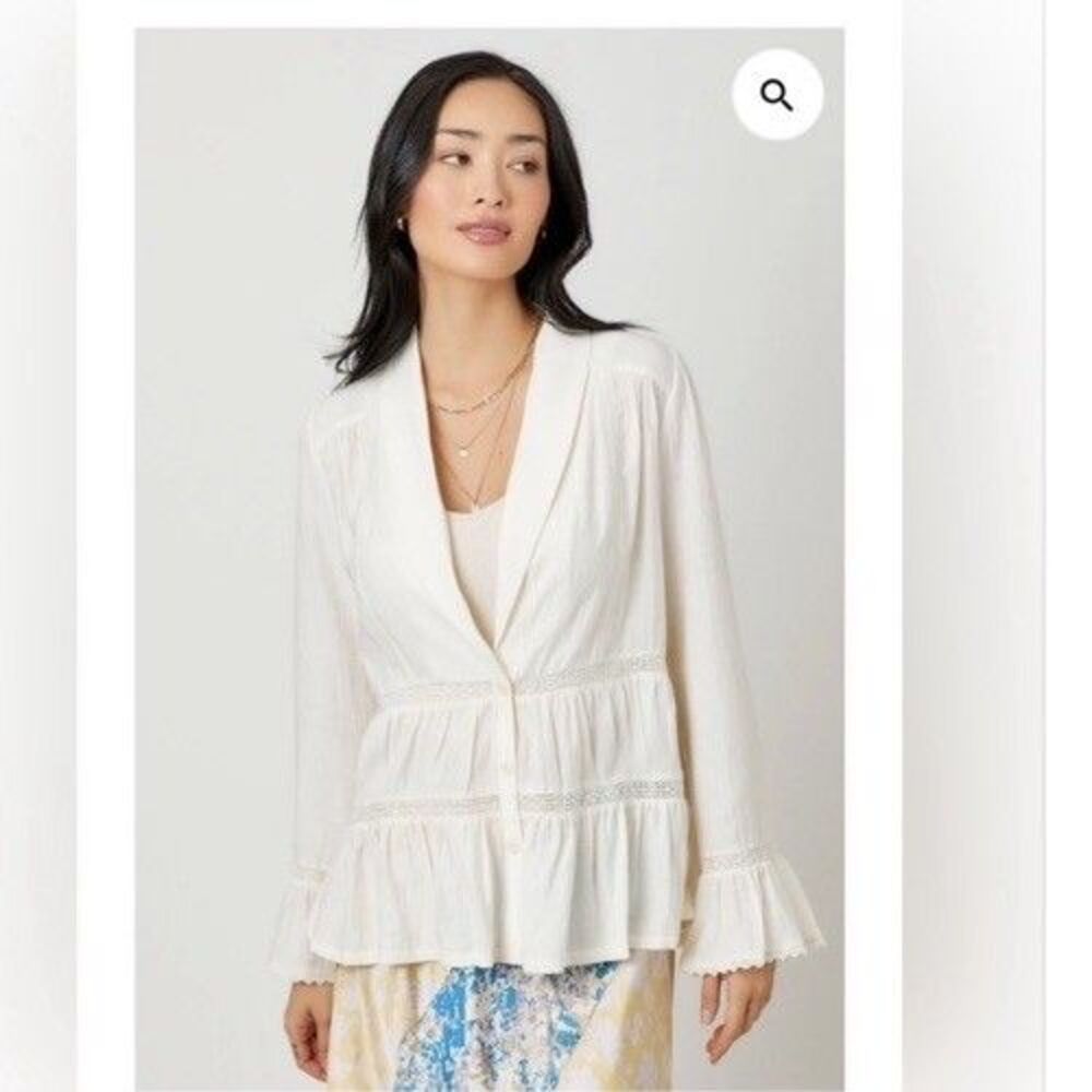 New Mystree  Tiered lightweight bell sleeves button lace jacket size Small